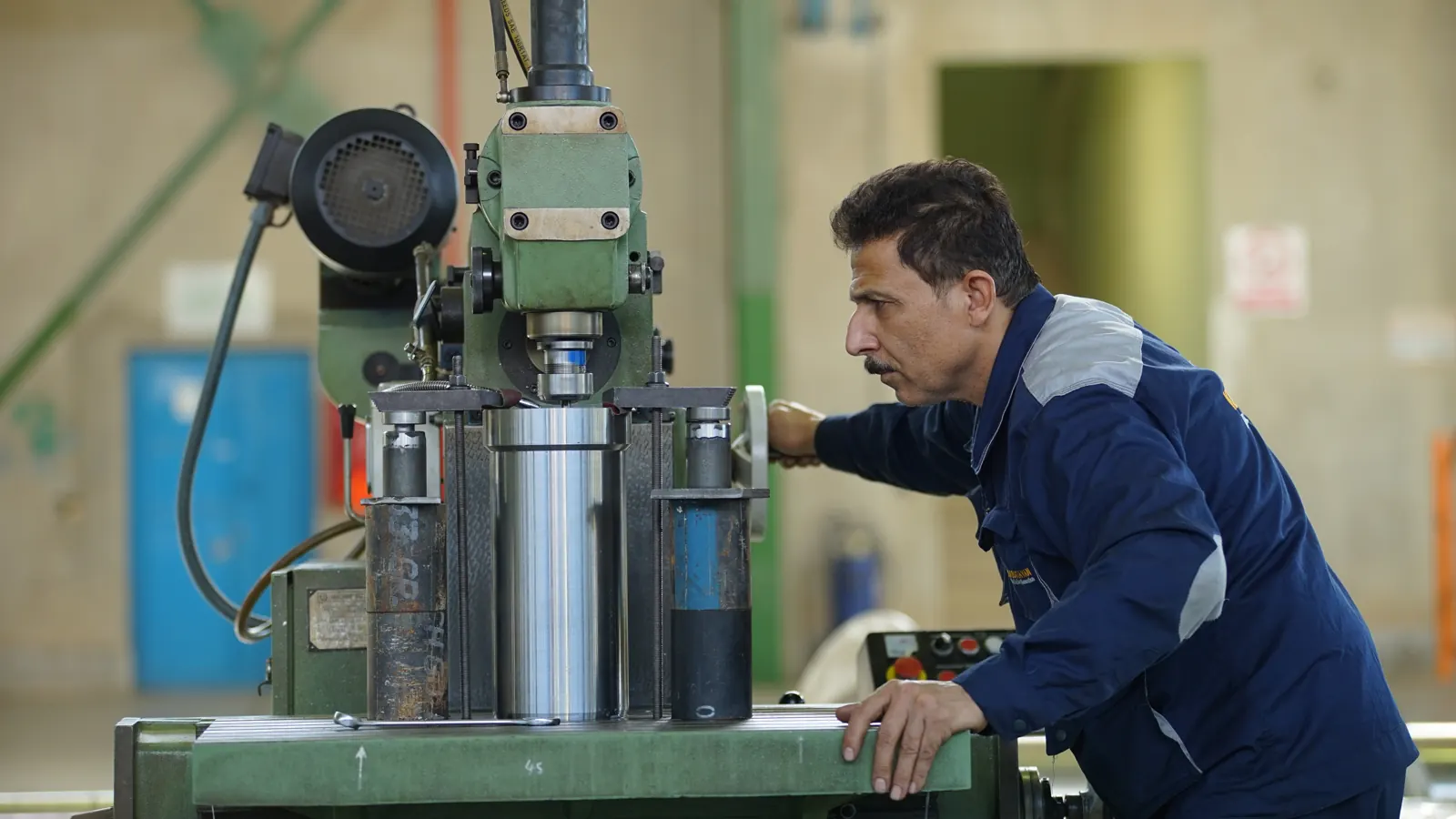 Machinist at work in the Kahroba Tavan central workshop