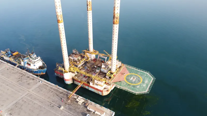 The Alvand rig moored at the Kish dock — aerial view